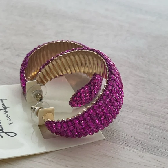 Chic Pink and Gold Earrings with Delicate Craftsmanship - Picture 3 of 11